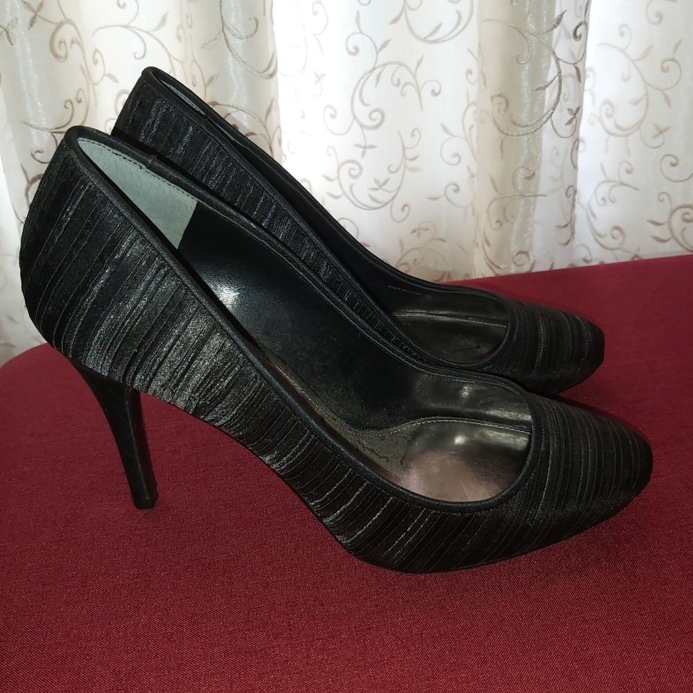 The Touch By Nina Black textured pumps